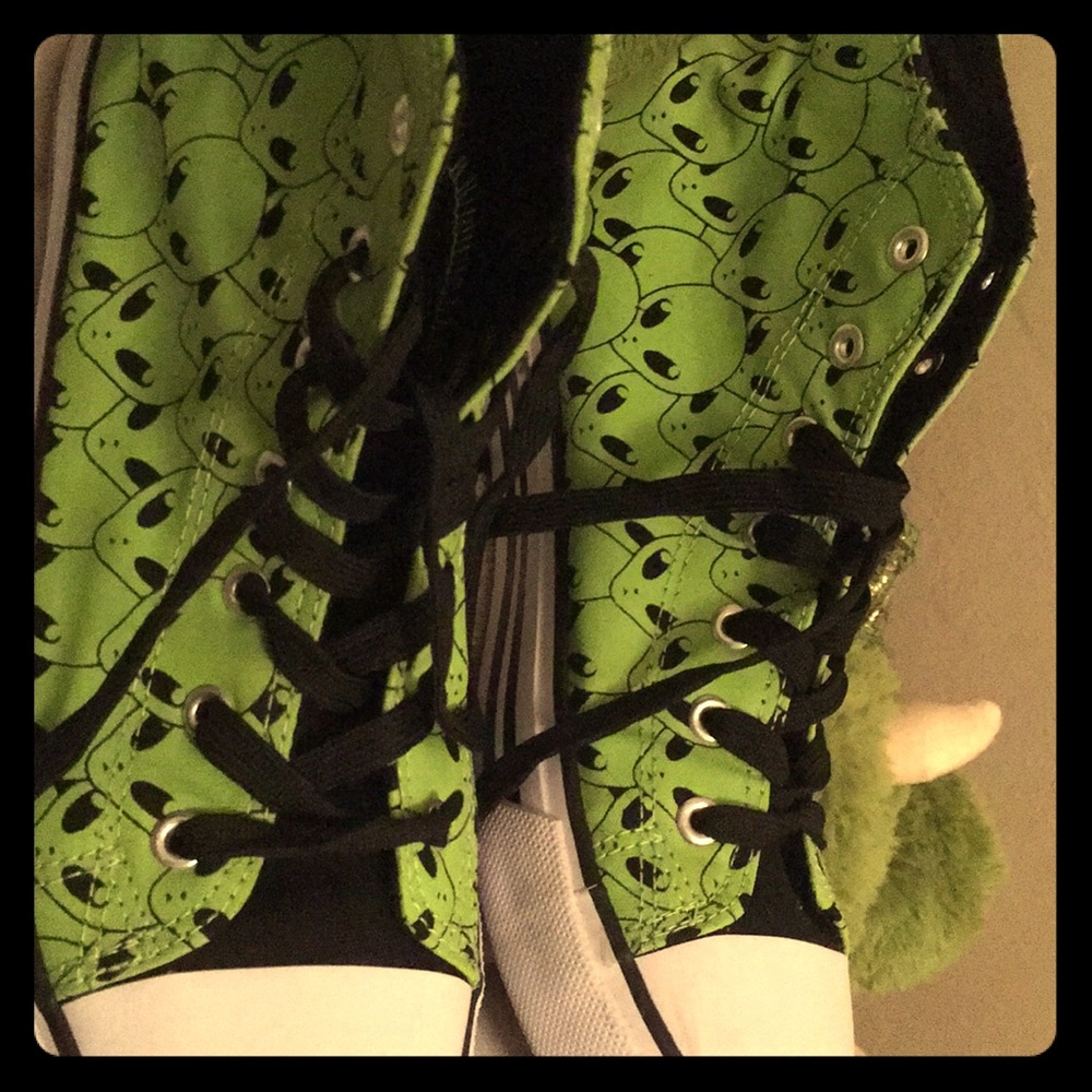 Alien printed hi tops